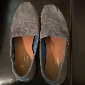 Grey suede Toms!
